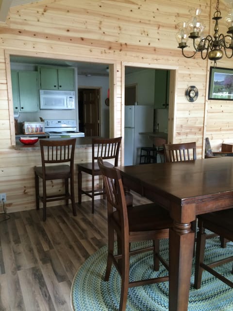 Snack bar increases counter space!