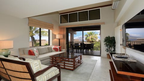Spacious Condo -- Ocean View