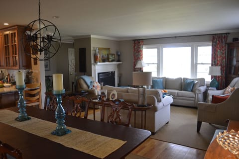 Dining room into Living room