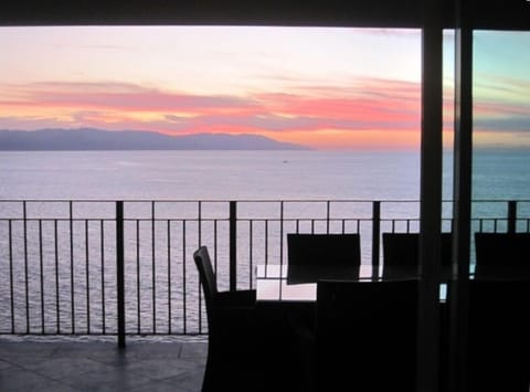 Awe-inspiring sunset view from the Living Room.
