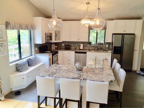 Newly renovated kitchen with lake views & new granite / stainless appliance