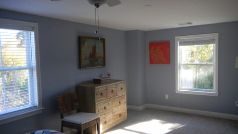 2nd Floor Bedroom (King Size Bed)