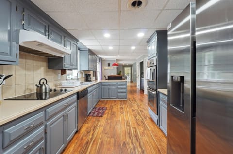 Full Kitchen with stainless-steel appliances -Main Level