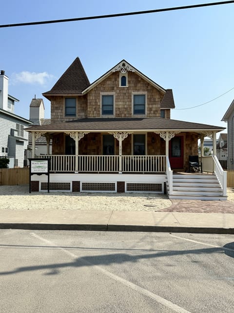 Newly renovated ocean side Victorian