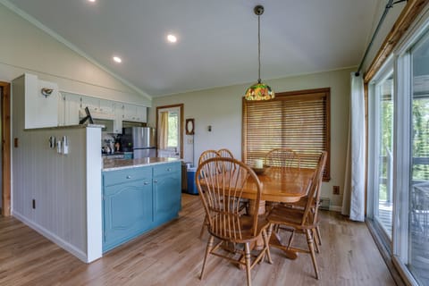 Kitchen and dining table