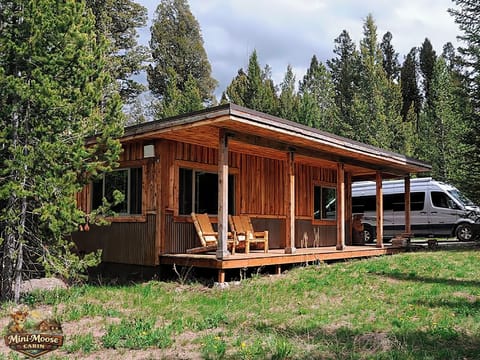 Mini-Moose Cabin - Comfortable front porch with Adirondack chairs!