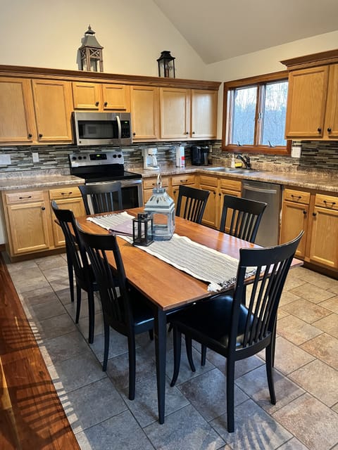 Dining room with fully equipped kitchen 