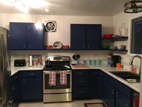 All new appliances-dishwasher!