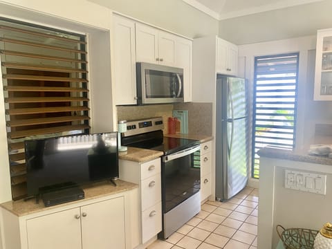 New (November 2023) full size kitchen appliances 