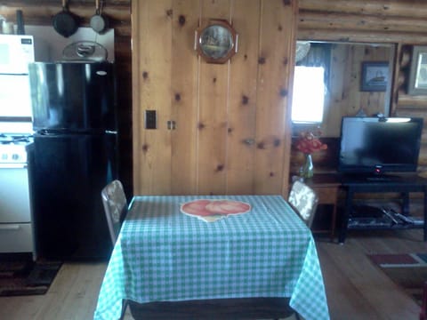 Dining table is extendable