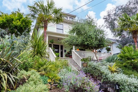 Multnomah House welcomes you