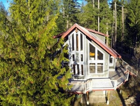 Great mountain views from floor to ceiling windows