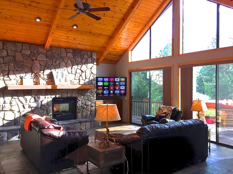 Spacious living area open to entire floor. Smart TV Bose Soundbar & Fireplace
