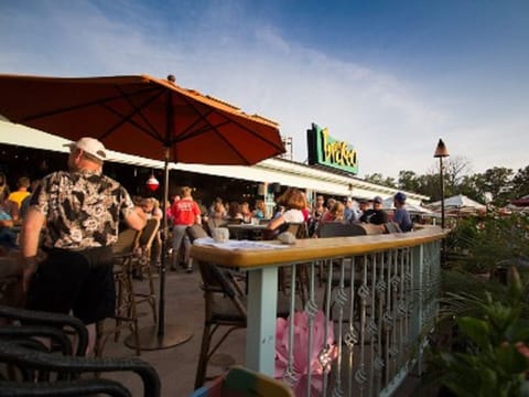 Bracco - Outdoor Dining