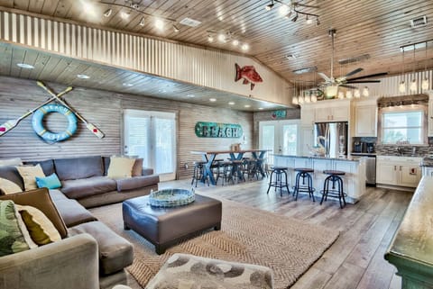 Comfortable living area w/ plush seating and an open flow for relaxing together.