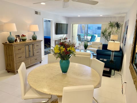 Modern luxury, newly remodeled, bright and perfect Scottsdale location!