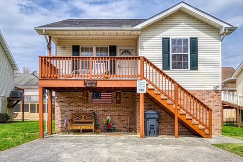 Pigeon Forge Vacation Rental "Pigeon River Retreat"