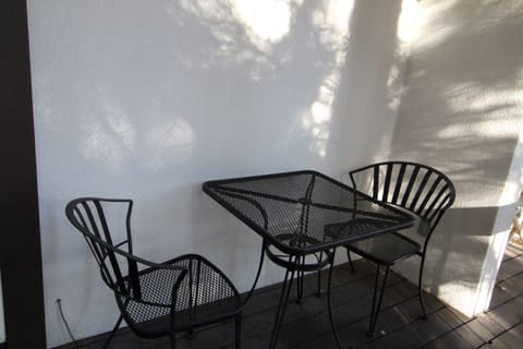 Balcony table & chairs