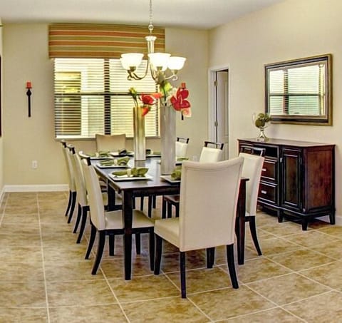 Providence Gated Golf Resort weekend rental homes in orlando dining room