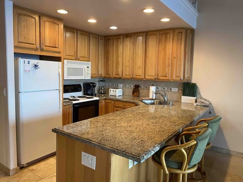 Beautifully appointed roomy kitchen