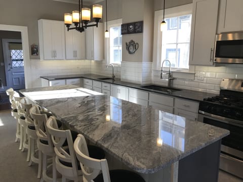 Large fully renovated kitchen with 11ft granite island and 6 stools.