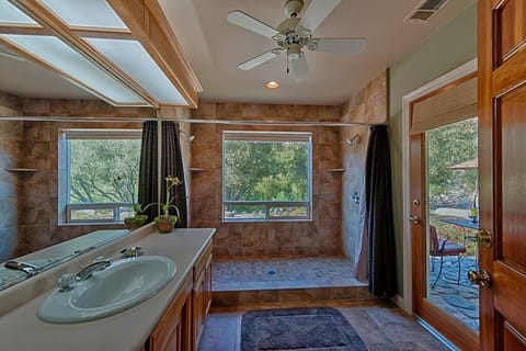 Kaweah Gem-Oversized shower with two shower heads overlooking the river.