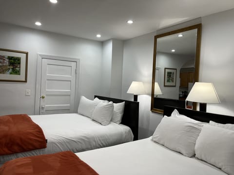 Two Queen Size Beds in Lg Bdrm