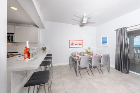 Dining for 10...4 at kitchen bar and 6+ at dining room table.