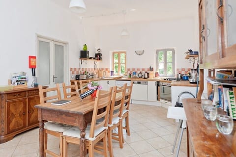 Large well equipped kitchen and dining area