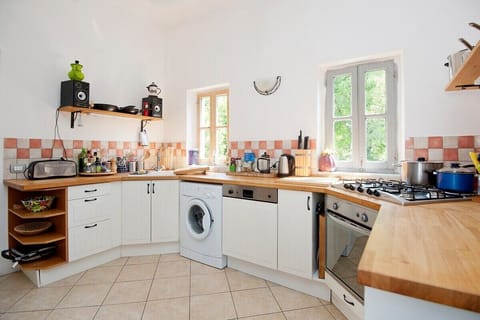 Well equipped kitchen