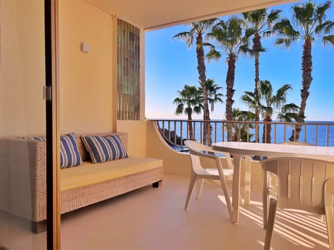 BIG TERRACE 20 M2 OVER COTOBRO BEACH ALL DAY SUNNY ,  SOUTH LOOKING, UP TO 6 PAX