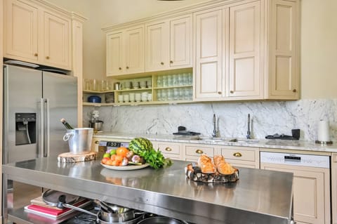 The newly renovated kitchen will satisfy the most discerning of chefs.