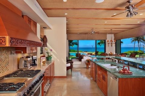Wailea Sunset Estate - Fully Equipped Kitchen with Large Gas Range