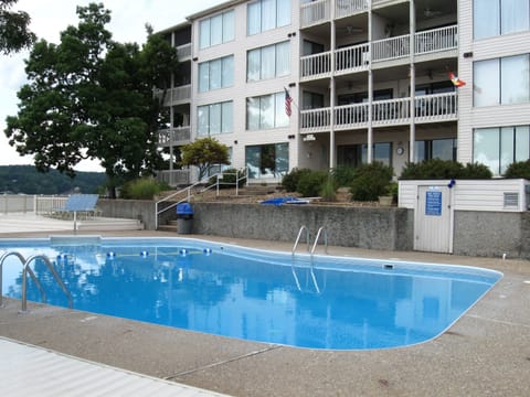 Pool on the point, restrooms and showers nearby 