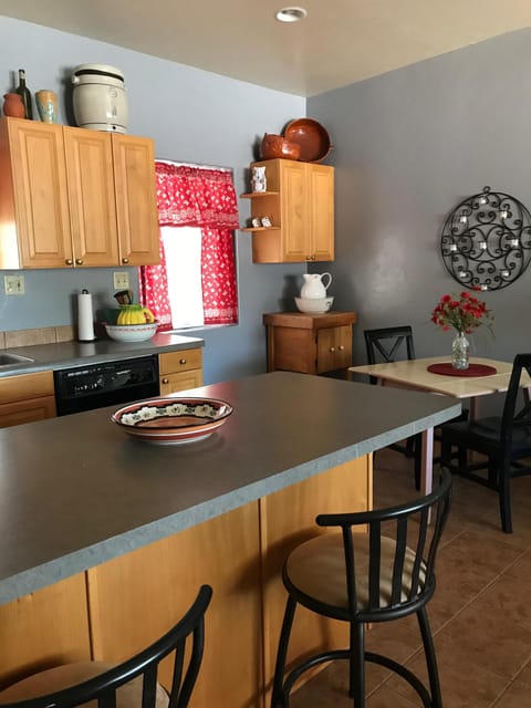 Table or bar, plenty of space to entertain guests