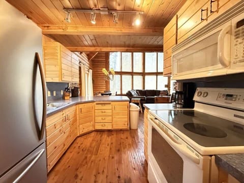 Perfect kitchen for a home cooked meal.