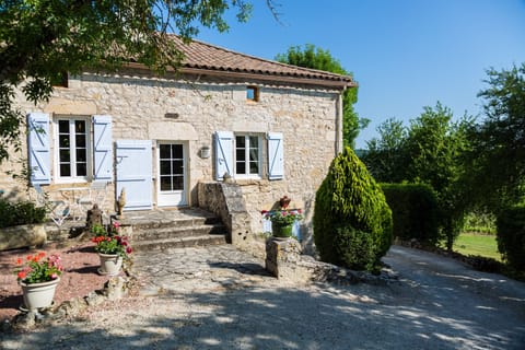 Bienvenue Chez Flottes!  Welcome Chez Flottes!