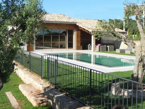 Masia de Lavell is a beautiful and very luxurious holiday home for 15(+5) guests