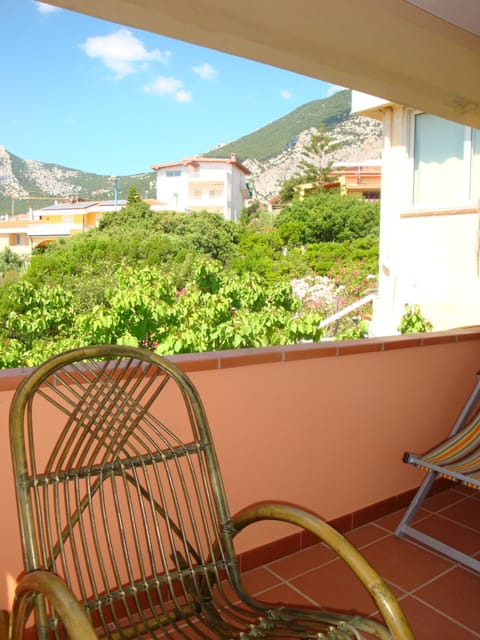 Furnished veranda; sea and mountain view.