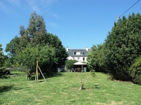 Large private 1000m2 garden attached to the house