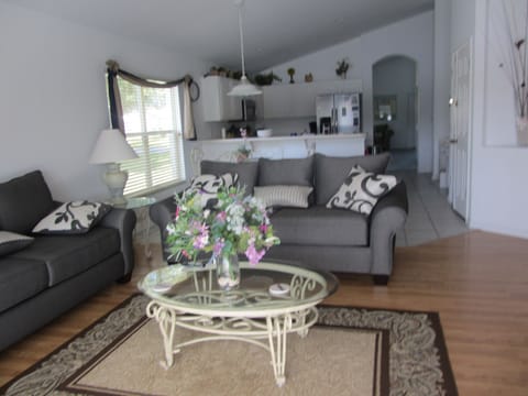 2nd lounge leading to lanai and pool