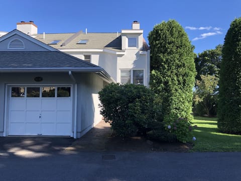 Front of Dunelawn Drive Unit#20