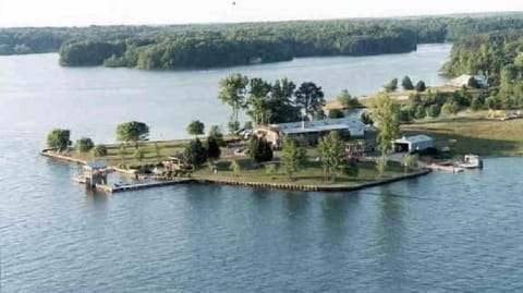 Completely private Estate. Simply a GREAT place for family reunion.