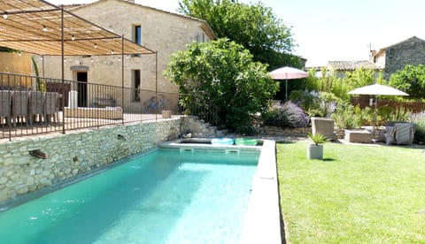 View of the house and swimming pool
