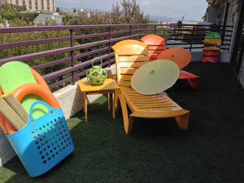 Beach-ready bag, noodles, boogie board, bamboo, sandcastle kit (no ocean view)