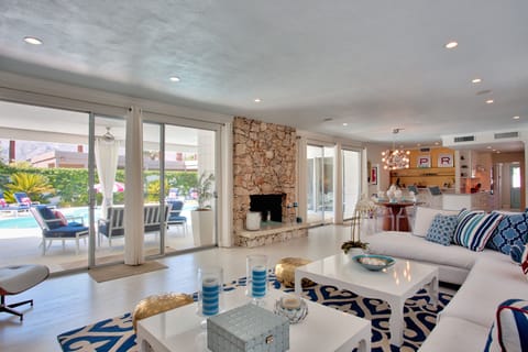 Spacious, light and bright. 