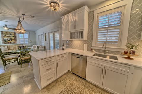 Fully Accessorized "Chefs" Kitchen