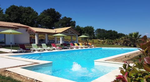 Pool 7mt x 18mt con jacuzzi corner!