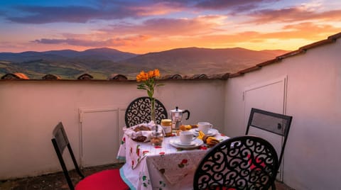 Tuscany at dusk — a sky on fire and a table waiting for you.