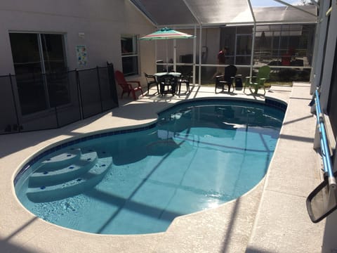 Newly Renovated Pool, Patio & Furniture